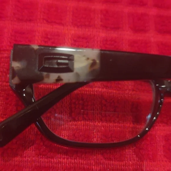 Guess frames ZZ - Picture 3 of 6